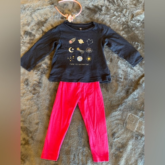 Bundle of 3: NWOT headband + Carter’s leggings + Baby gap galaxy shirt size 2T - Picture 1 of 7